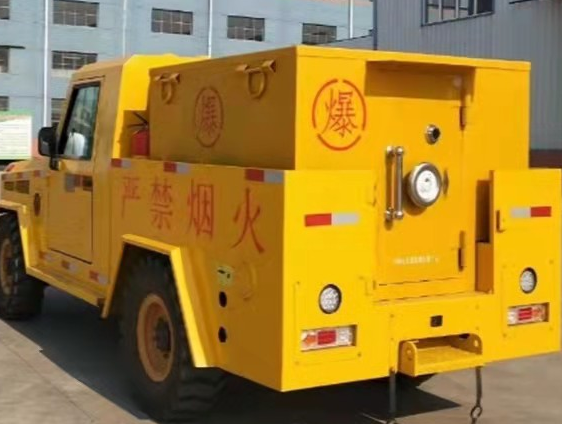 安丘凯龙爆破器材运输车：保障爆破任务的安全运行